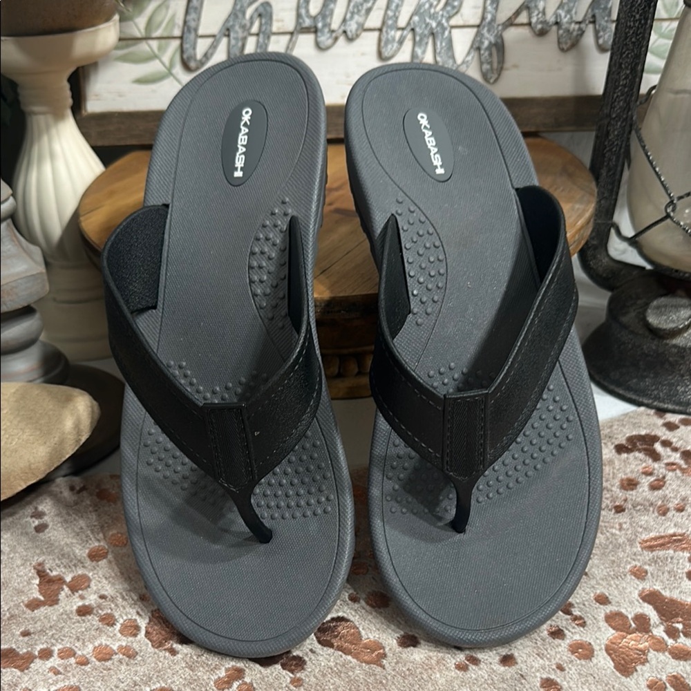 NWOT Okabashi Black and Gray Men's Flip-Flops